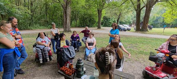 Hogyan alkalmazkodik az erdőfürdő a különböző speciális igényekhez?